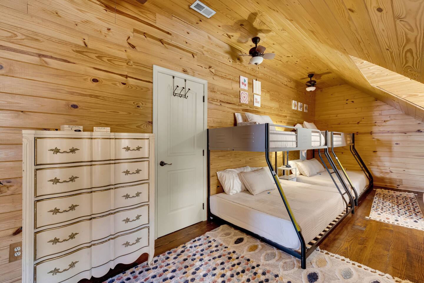 The Lodge on Lookout Mountain in Mentone, AL - bunk room